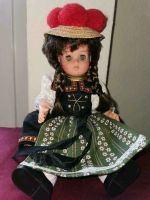 Puppe Schwarzwald Mädel mit Bollenhut 33 cm Nordrhein-Westfalen - Monheim am Rhein Vorschau