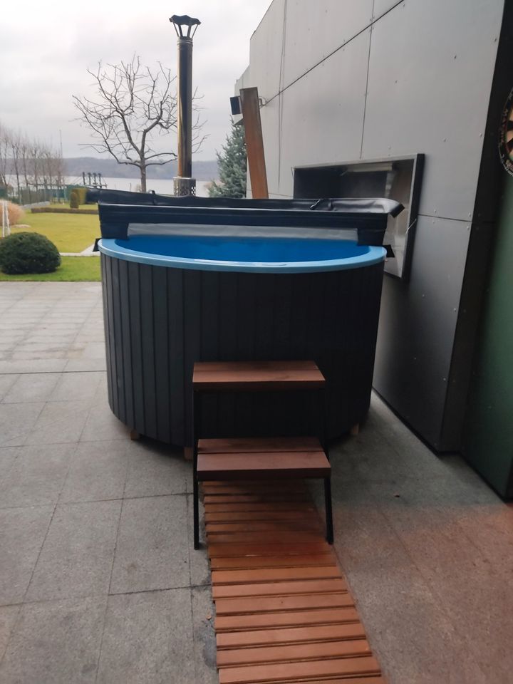 Whirpool Badewanne Jacuzzi 1.8m  x 1.1m mit Led-Massage in Stuttgart