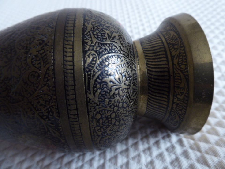 Vase aus Messing, handmade in Indien in Berlin