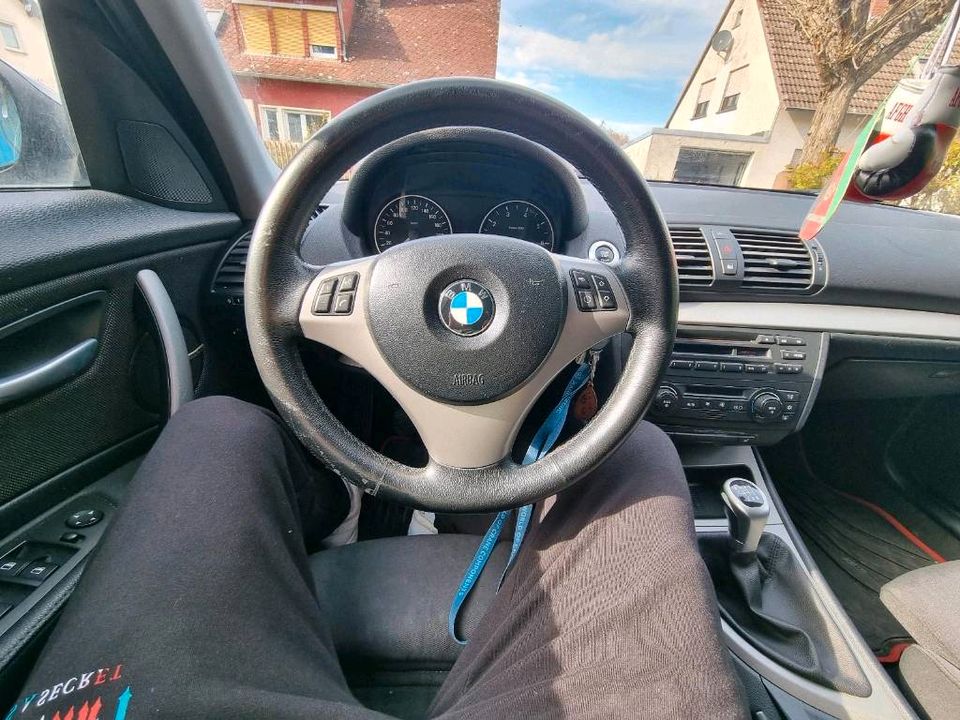 1er BMW Perl Schwarz Euro 4 TÜV bis 12/24.. in Münstermaifeld