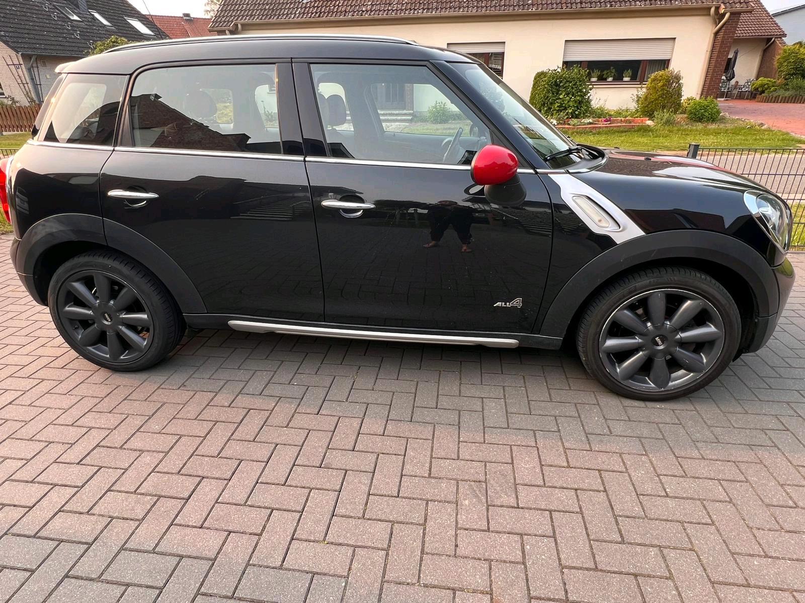 Abbildung des Autos Mini Cooper  ALL4 Countr…