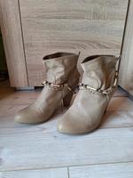 Stiefeletten mit Absatz hohe Schuhe Damen beige Größe 40 Hessen - Wald-Michelbach Vorschau