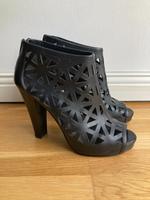 Calvin Klein Sandalen High Heels Pumps EU 37.5 Berlin - Neukölln Vorschau