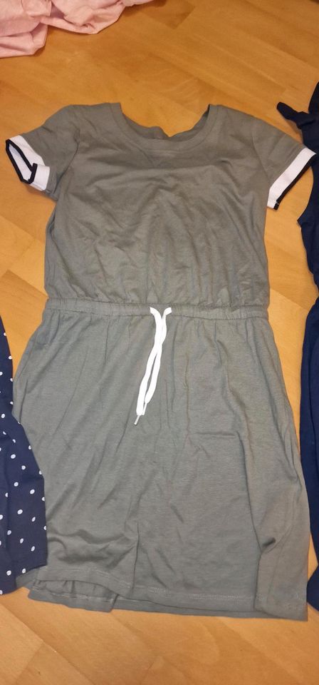 KLEID MÄDCHEN 134 140 TOP BLAU PUNKTE GRÜN KHAKI PFERD PAILLETTEN in Leipzig