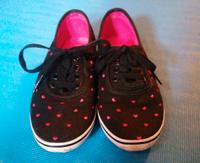 Vans Sneaker Herzen schwarz Gr. 36 Hessen - Gründau Vorschau