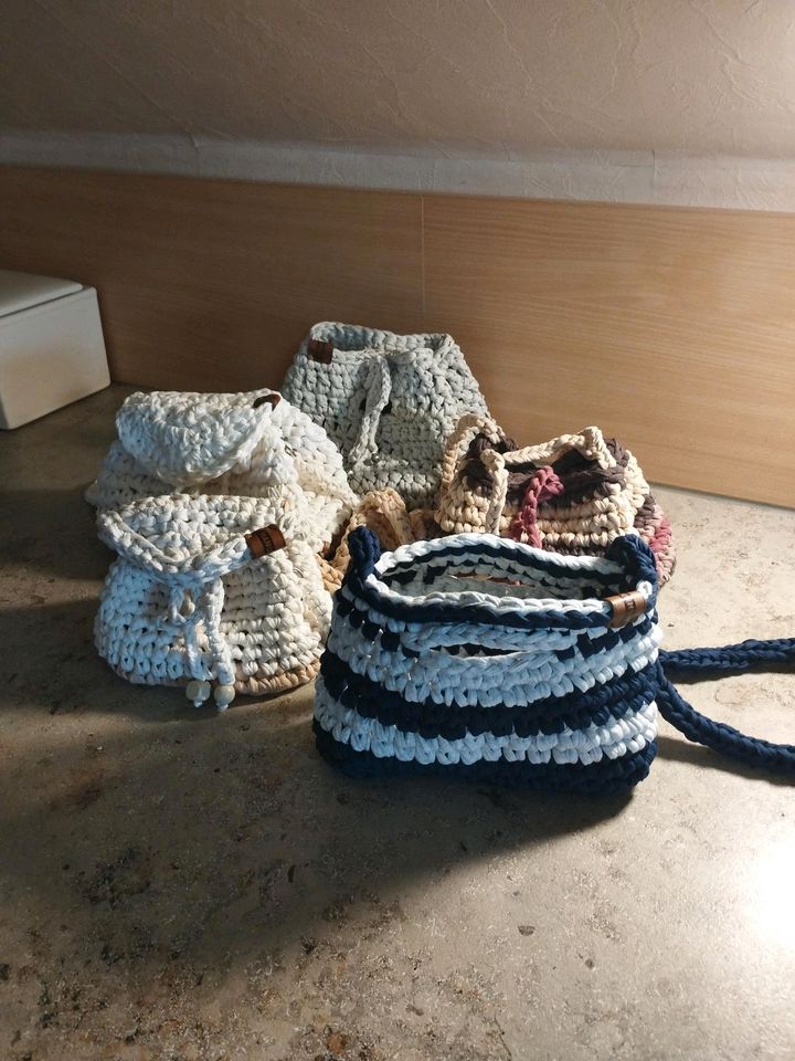 Handtasche Kleine Häkeltasche, Handmade, blau/grau melange in Mespelbrunn