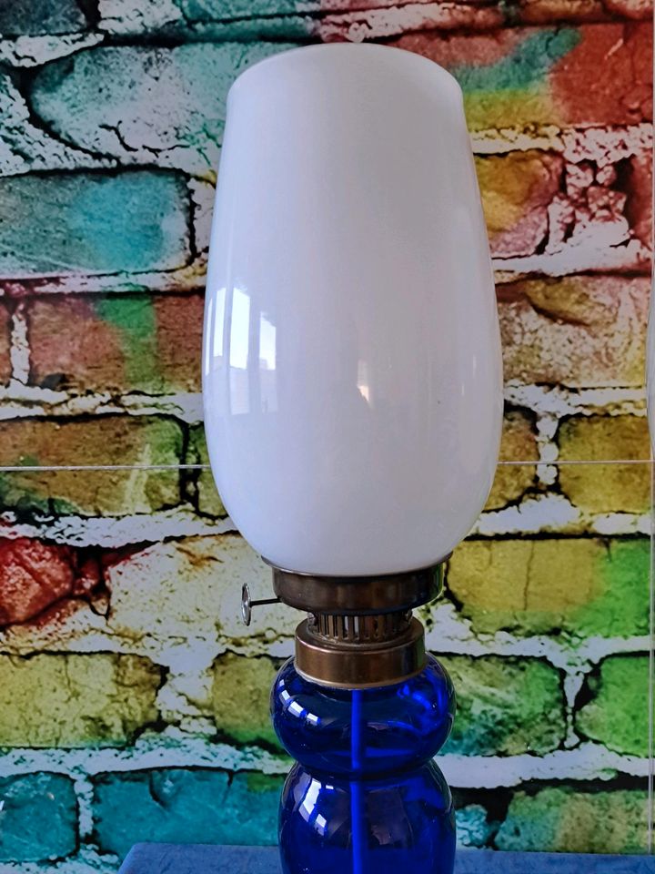 Tischlampen Fuß blau, Schirm weiß, Petrol-Design in Nürnberg (Mittelfr)