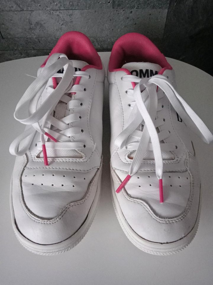 Tommy Hilfiger Sneaker Gr. 38 weiß Damen Mädchen in Wehretal