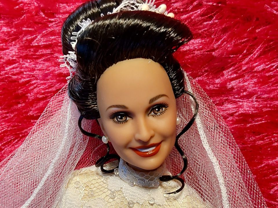 Barbie Collector Erica Kane 1999 MINT und unbespielt von privat in Duisburg