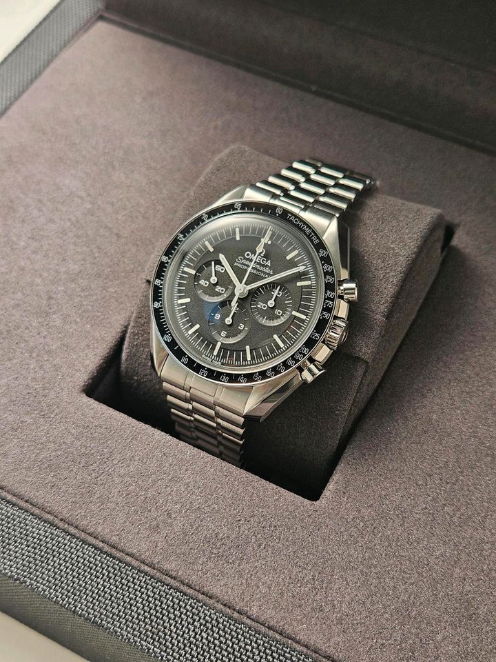 Omega Speedmaster Moonwatch Hesalit NEU 2024, 310.30.42.50.01.001 in Köln