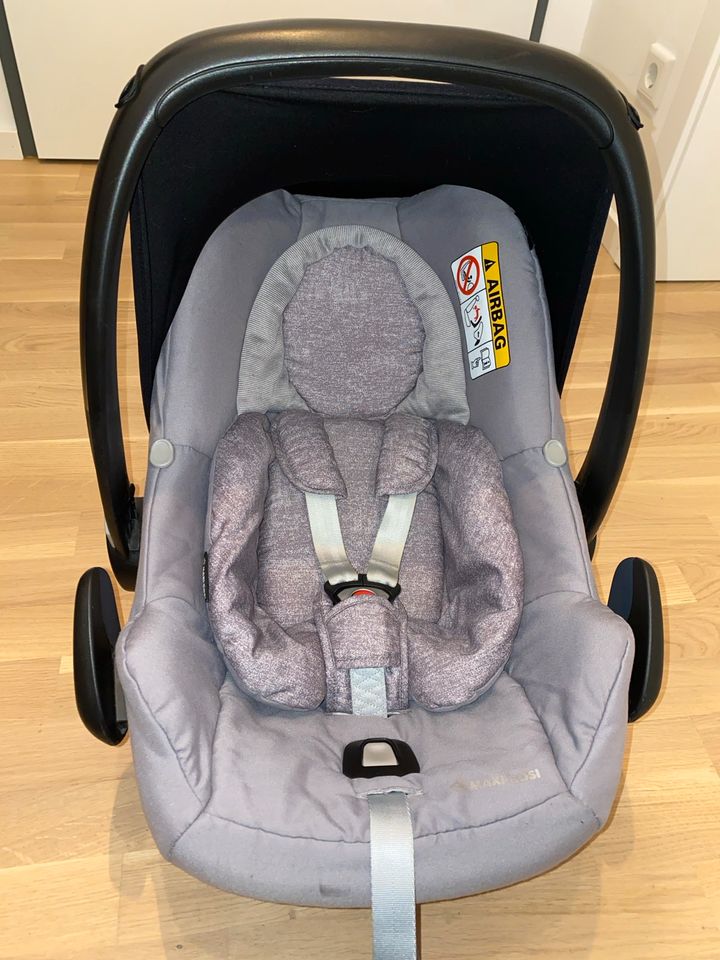 MaxiCosi Babyschale mit FamilyFix One i-Size Station in Heubach