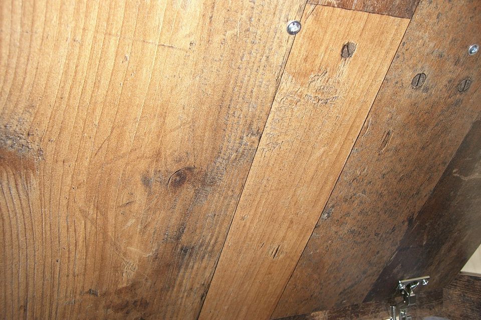 kleiner Hängeschrank Badschrank modern Holzplankenoptik NEU in Wetter (Hessen)