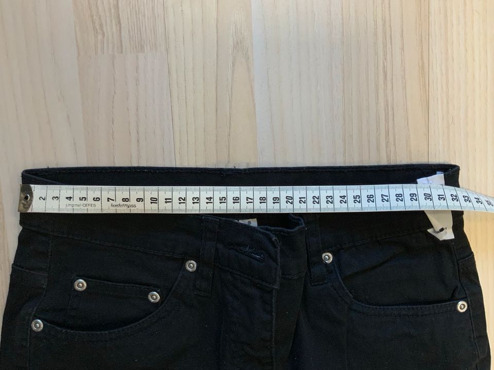 Schwarze Bootcut Jeanshose Größe 34 in Nürnberg (Mittelfr)