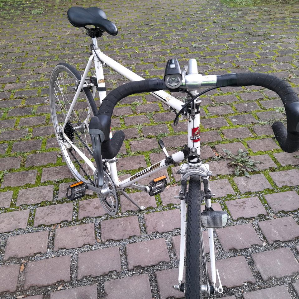 Rennrad peugeot 28 zoll in Wiesbaden