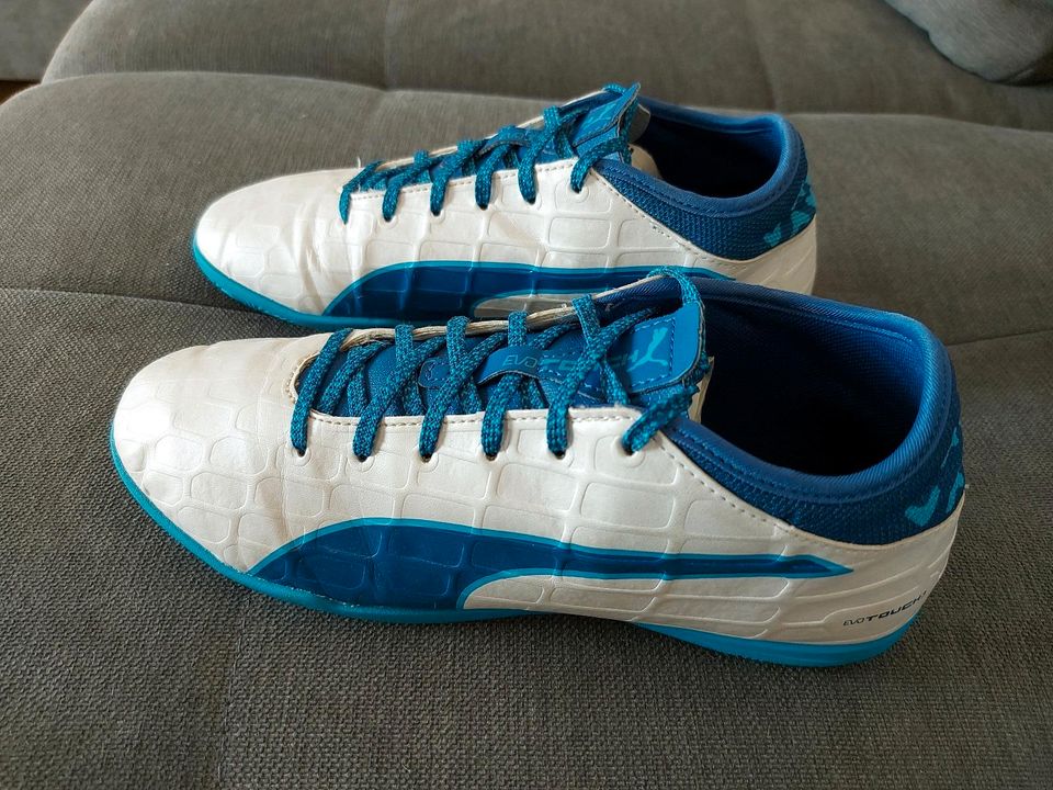 Puma Fußballschuhe Gr. 38 in Bretzfeld