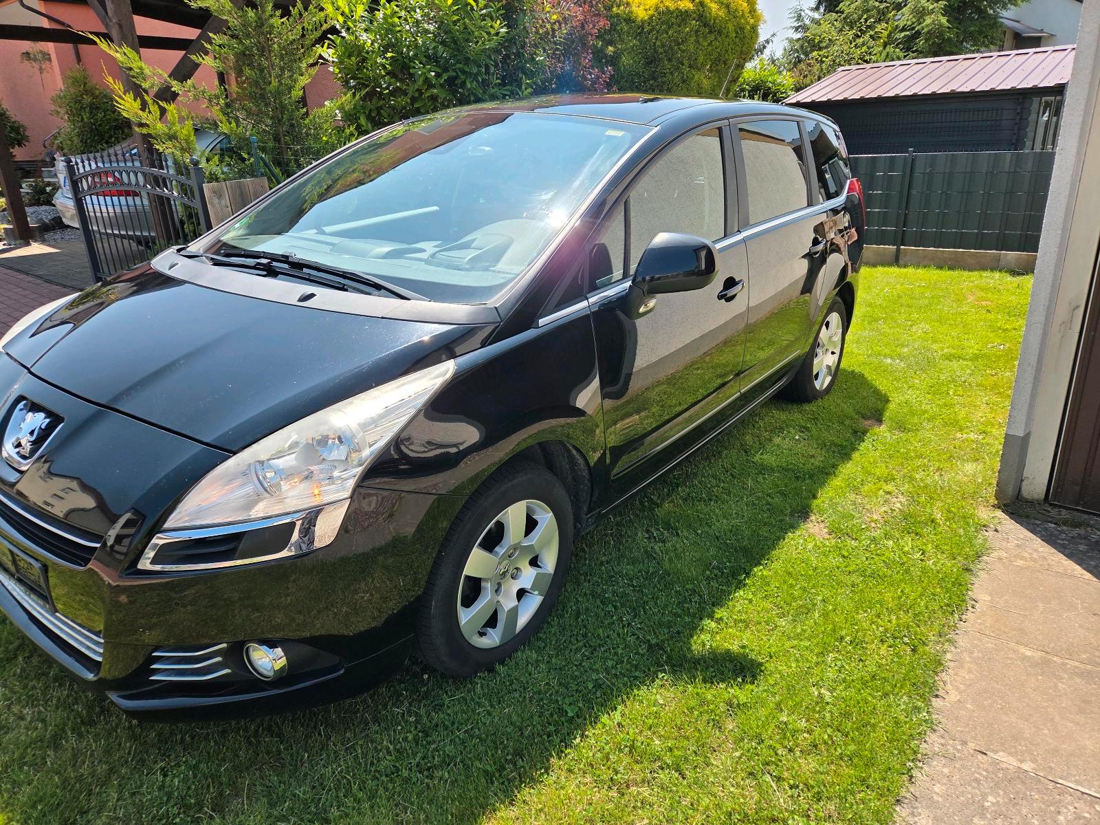 Abbildung des Autos Peugeot 5008 Family Plus