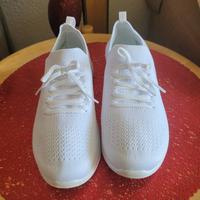 Blütenweisse Skechers Damen-Sneaker zum Schlüpfen Baden-Württemberg - Kornwestheim Vorschau