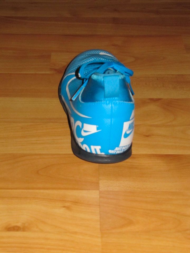 Nike Fußballschuhe / Hallenschuhe / Sportschuhe Größe 36 in Bergneustadt