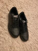 Asics Sportschuhe Sneaker schwarz 40,5 Hessen - Villmar Vorschau