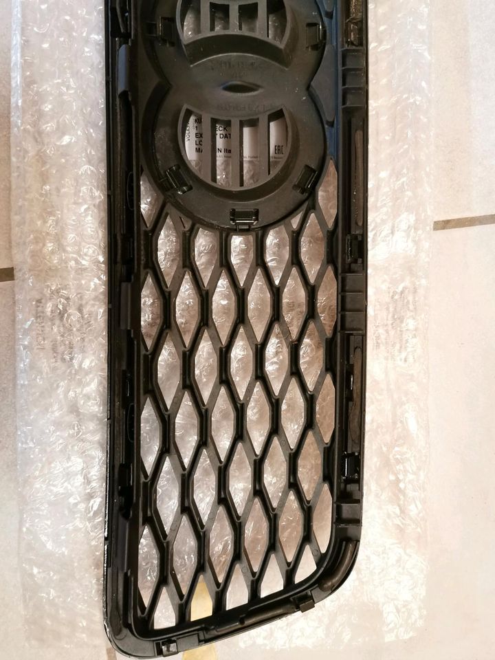 Audi RS4 B5 Grill in München