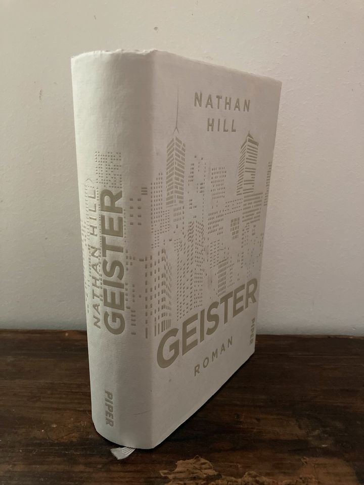 Tausche Nathan Hill Buch „Geister“ gegen Buch „Wellness“ in Hamburg