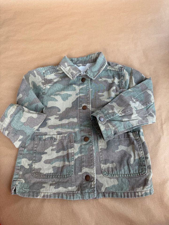 Zara Camouflage Baby Jacke in Rheine