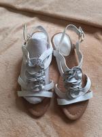 Sandalen in weiß aus Echtleder von Clarks Gr. 37 Neu Nordrhein-Westfalen - Gelsenkirchen Vorschau