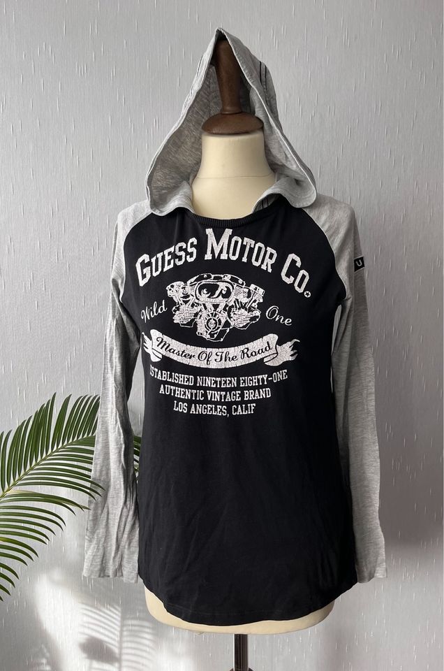 Guess Langarm-Grafik-T-Shirt mit Kapuze Gr. S/M in Bremen