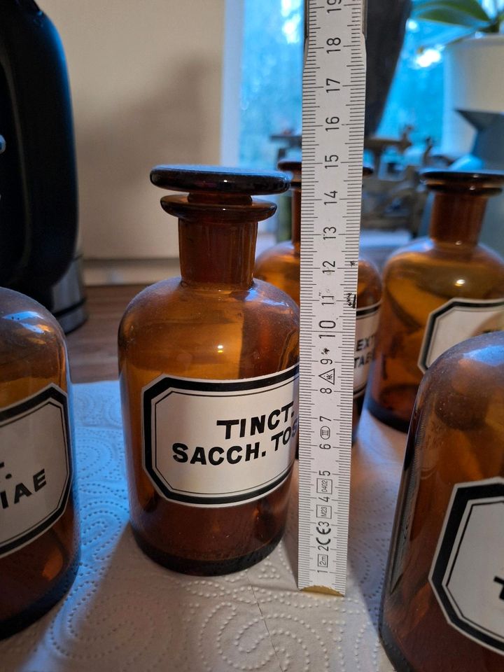 8 antike Apothekerflaschen aus Glas in Thedinghausen
