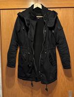 Gr. 36 / S schwarze dick gefütterte Winterjacke / Parka mit abneh Bayern - Johannesberg Vorschau