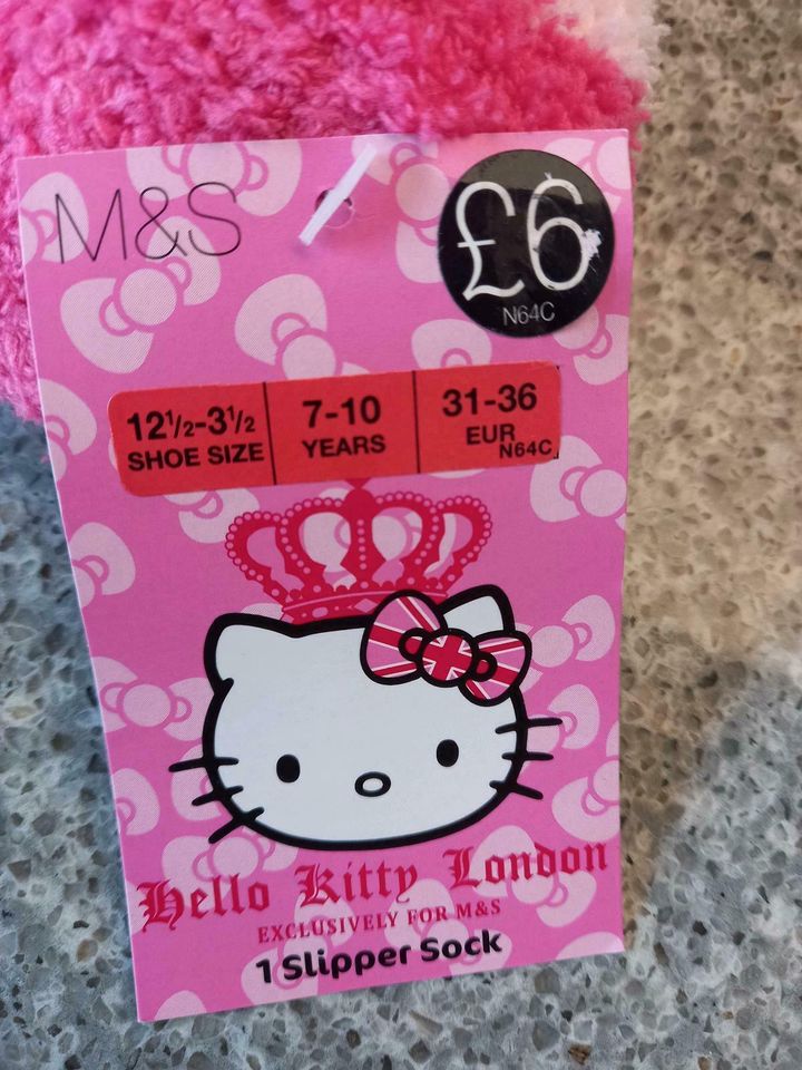 Marks and Spencer Stoppersocken Hello Kitty Gr. 31 32 33 34 35 36 in Berlin