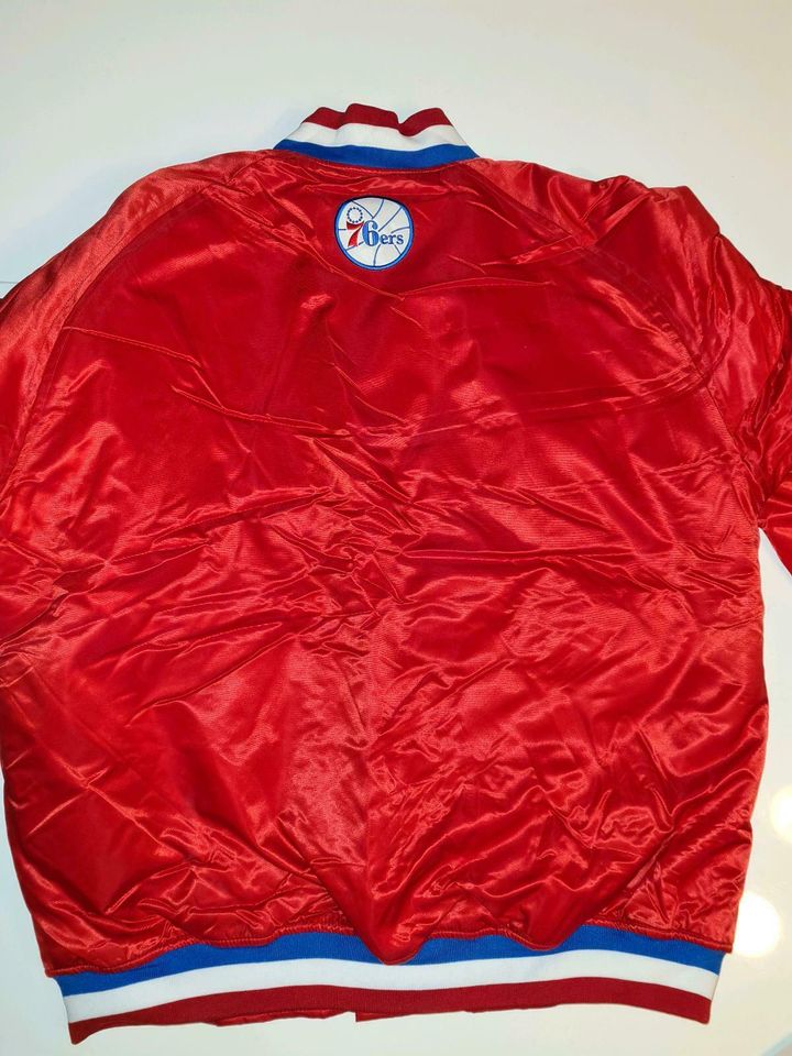 Champion NBA SIXERS retro Jacke NEU Gr. L rot in Frankfurt am Main