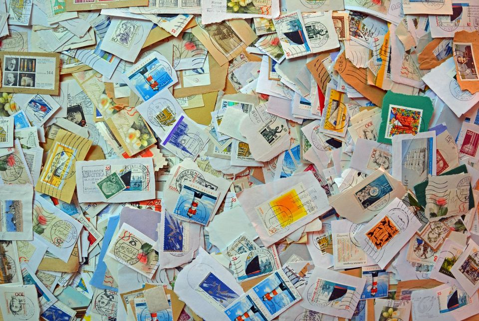 150 Briefmarken BRD Deutschland gestempelt auf Papier in Chemnitz