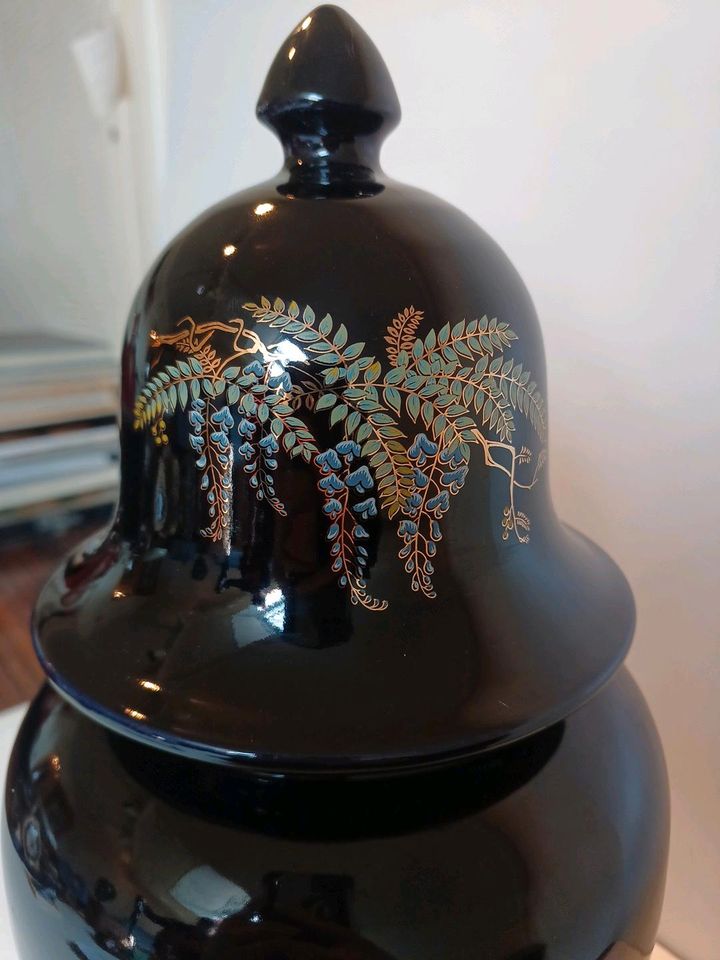Prunkvolle Vase mit Vögeln, Italien in Krefeld