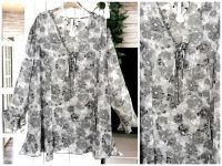 Sheego Chiffon Tunika 56 58 Bluse Floral Blumen Volant grau weiß Niedersachsen - Wunstorf Vorschau