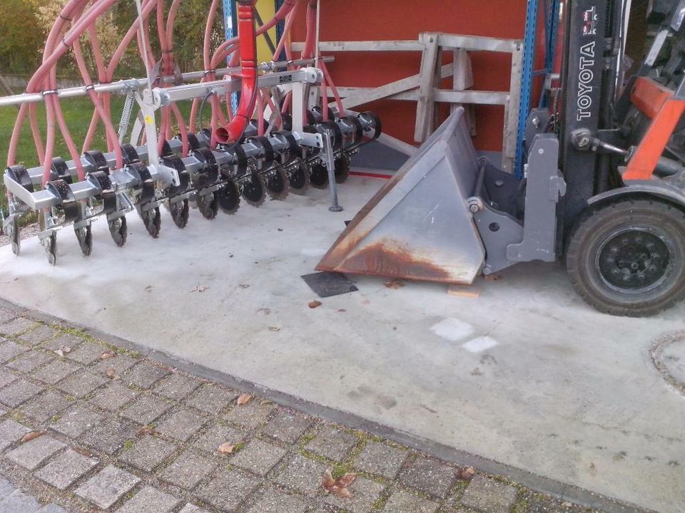 Baustelle Baufahrzeug Mast Kippvorrichtung Hoflader Gabelstapler in Oberschneiding