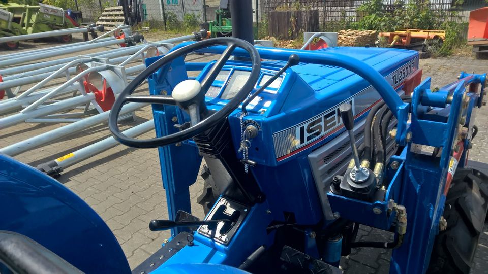 Iseki TL2500 Frontlader 4WD SERVOLENKUNG Kleintraktor in Lingen (Ems)