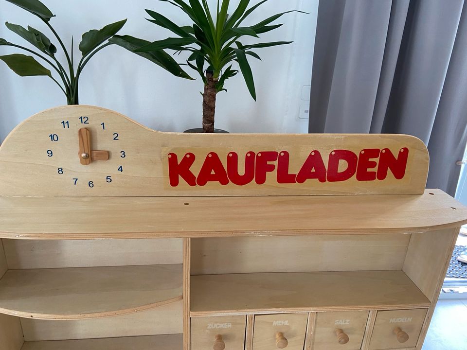 Kaufladen aus Holz in Germaringen