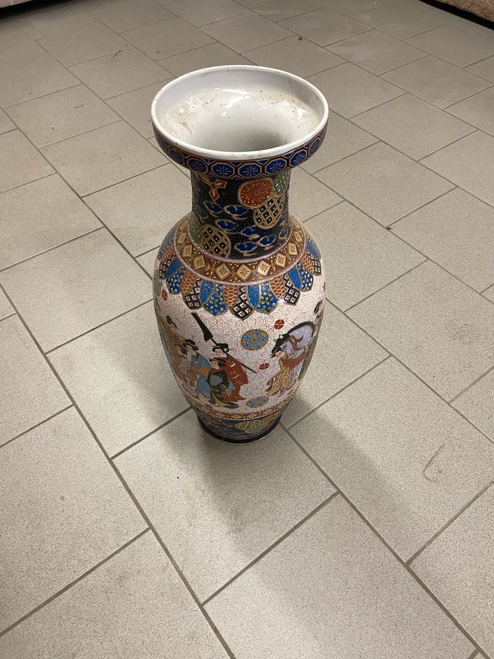 Antike Design Vase Ming Dynastie. in Delitzsch