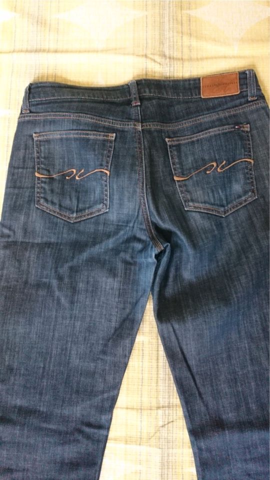 Damen Jeans von Tommy Hilfiger Gr.30/32 ,in blau in Hückelhoven