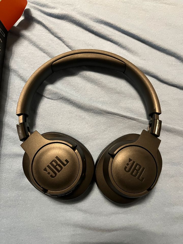 So Gut wie Neu, JBL Tune 720BT | Over Ear Kopfhörer in Bremerhaven