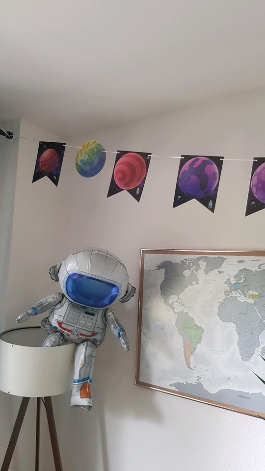 Weltraum kosmos Astronaut Girlande Geburtstag deko folienballon in Freiburg im Breisgau