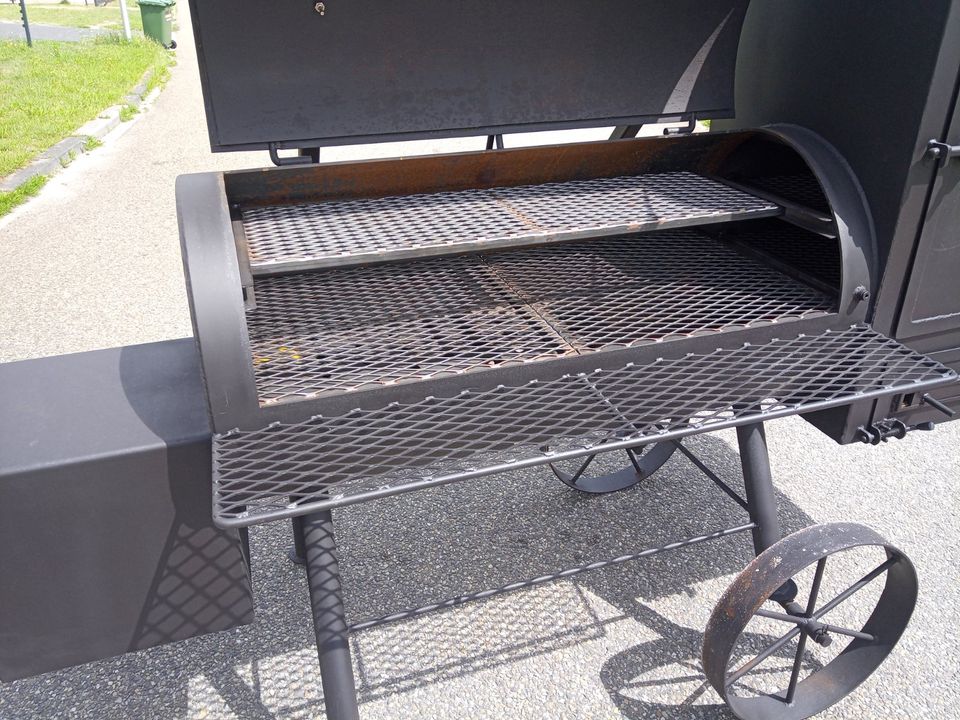 24 Zoll Offset-BBQ Grilltrailer Professionelle Raucher in Dedeleben