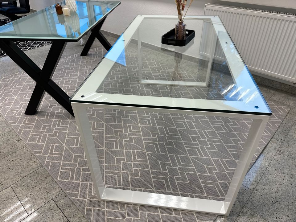Möbel Ausstellung Tisch Esstisch Esszimmer Gestell Holz Glas in Castrop-Rauxel