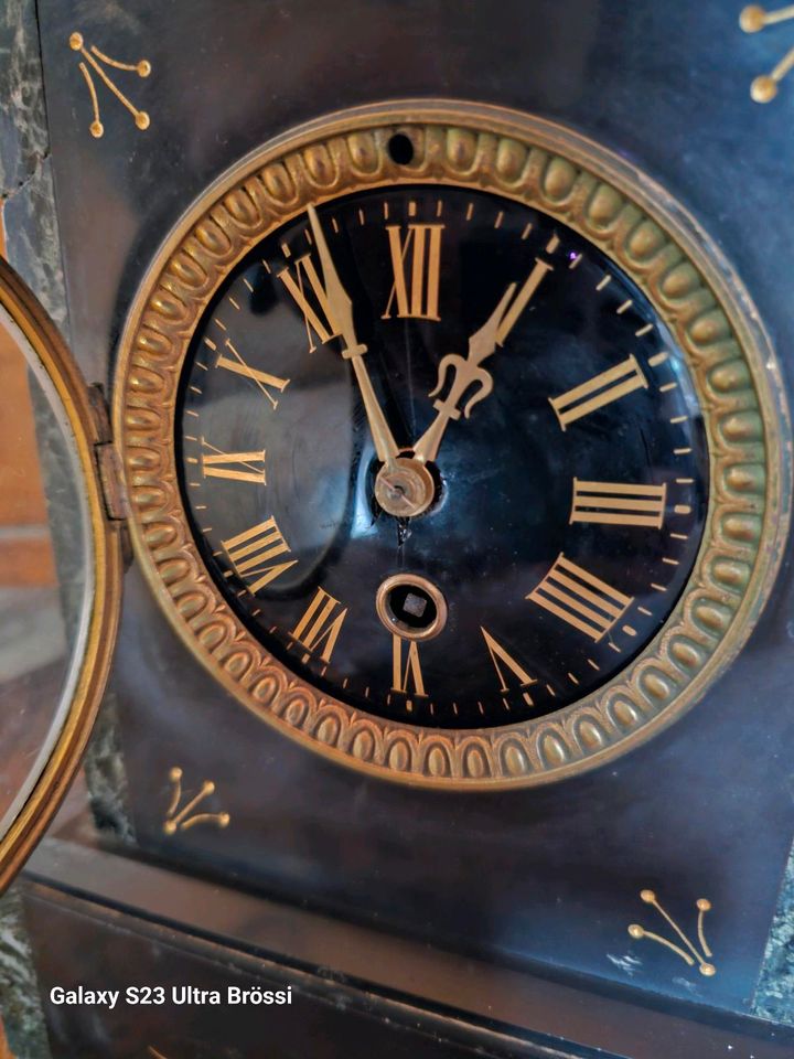 Französische Kamin-Uhr Viktorianische Tischuhr ca.1890 Marmor in Breisach am Rhein  