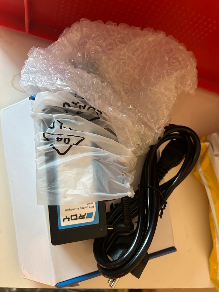 AC Adapter 20V  NEU & OVP in Sankt Englmar