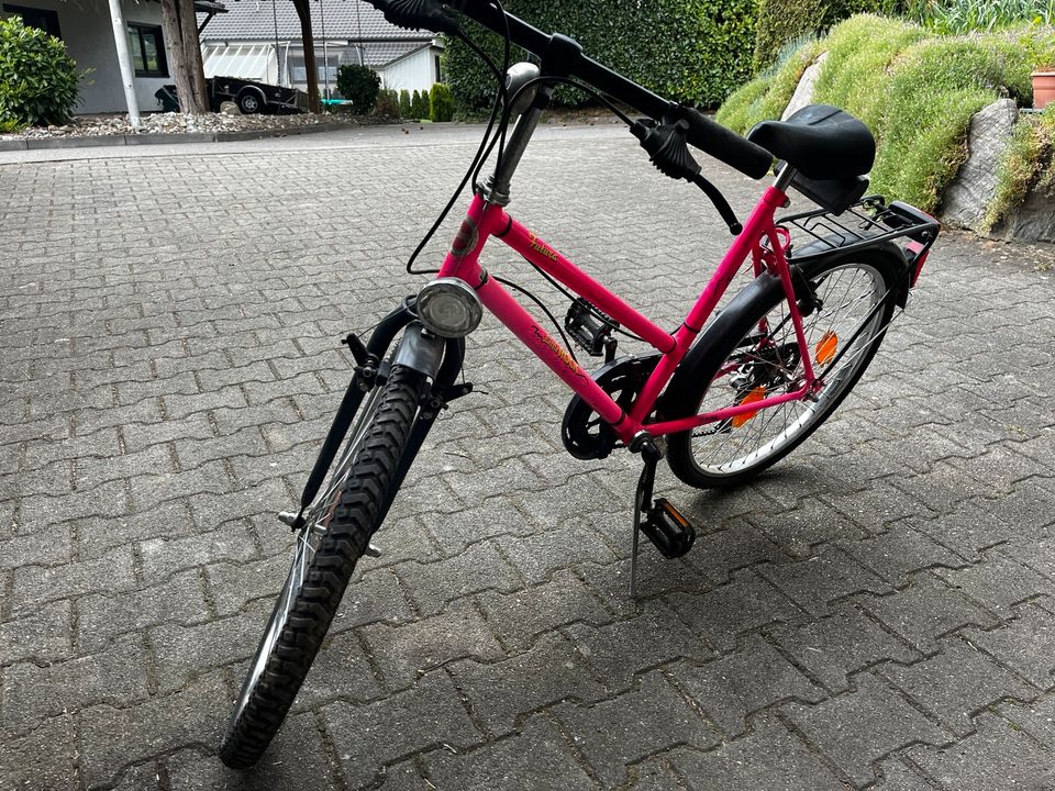 Mädchen Fahrrad in Baindt