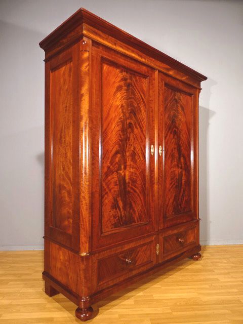 GROSSER BIEDERMEIER SCHRANK - HAMBURG UM 1850 / MAHAGONI in Leipzig