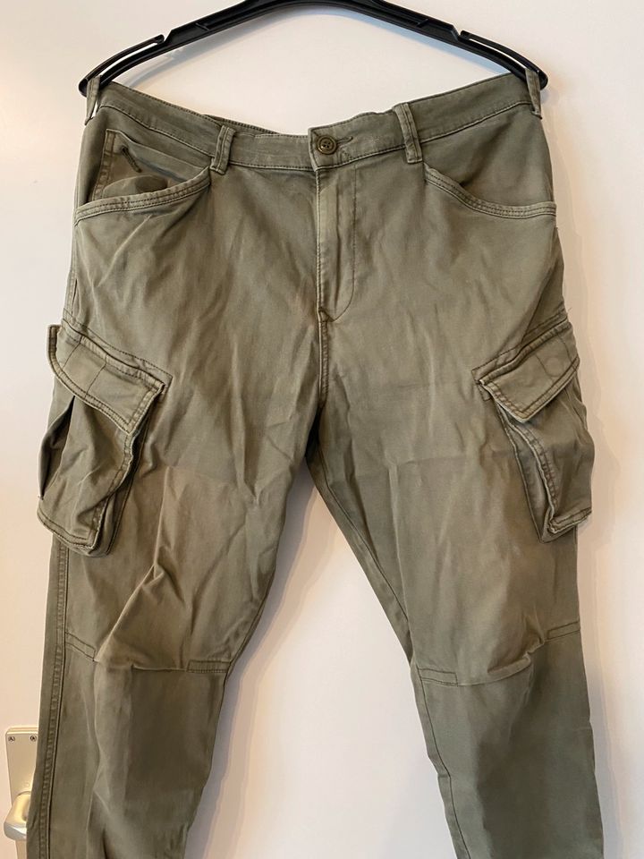 Khaki grüne Cargohose, Taschen, Herren, Baumwolle, Weite Gr. 34 in Bonn