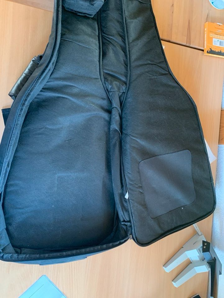 Gewa Gitarrentasche in Königsbach-Stein 